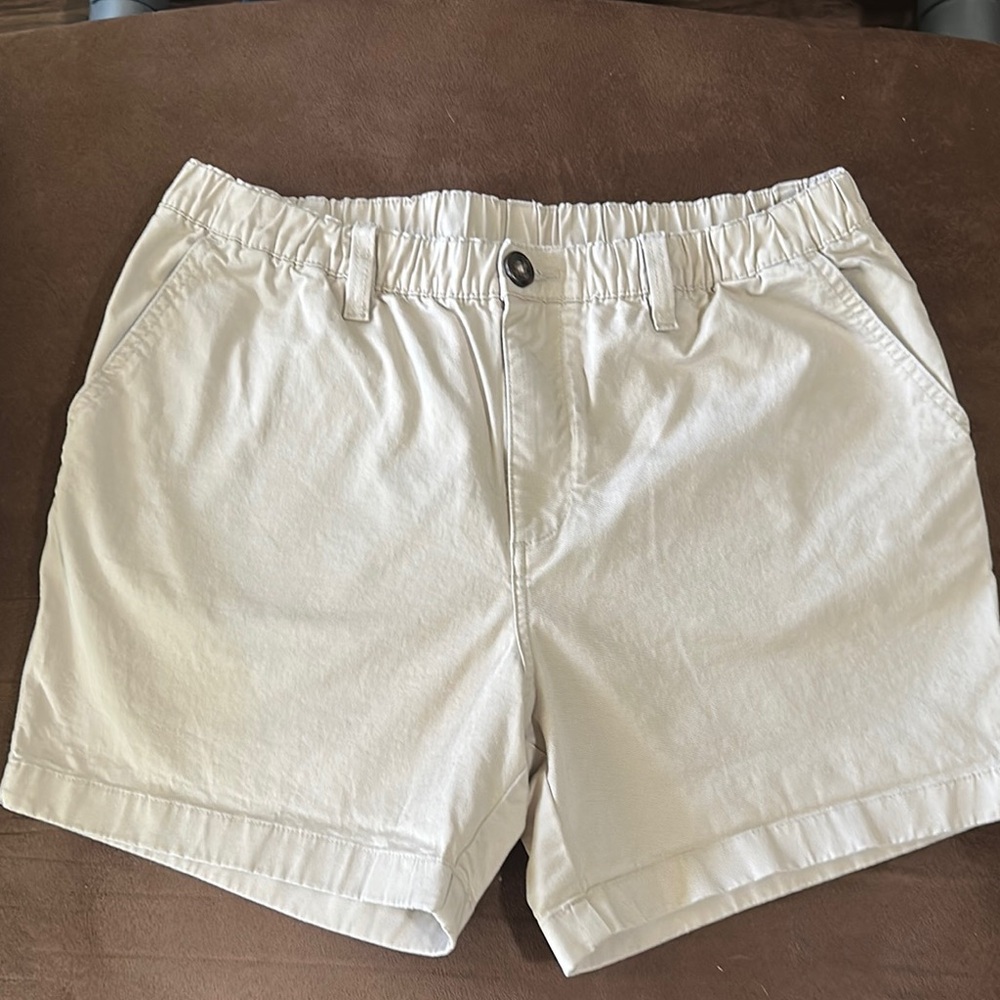 Chubbies 5.5” inseam Cream Flat Front Summer Shorts